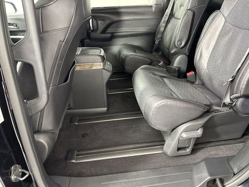 Used 2025 Toyota Sienna Platinum image 23