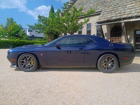 Used 2017 Dodge Challenger R/T Scat Pack w/ Leather Interior Group RWD image 8
