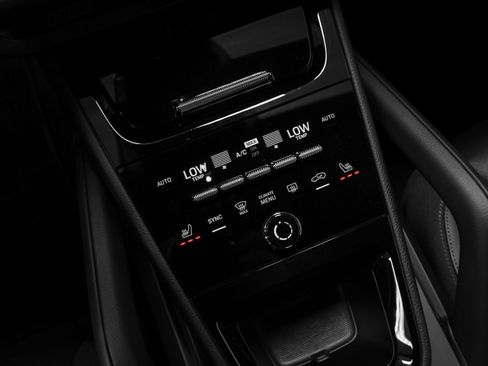 Certified 2025 Porsche Cayenne image 32