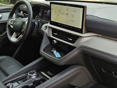 Used 2025 Ford Explorer Active w/ Active Comfort Package image 10