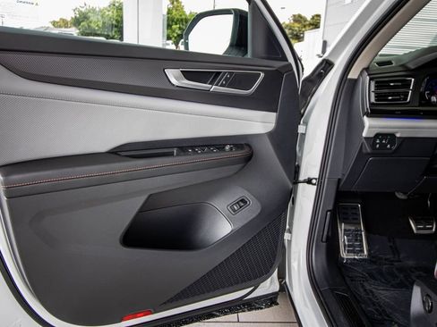 New 2026 Volkswagen Atlas Peak Edition image 24