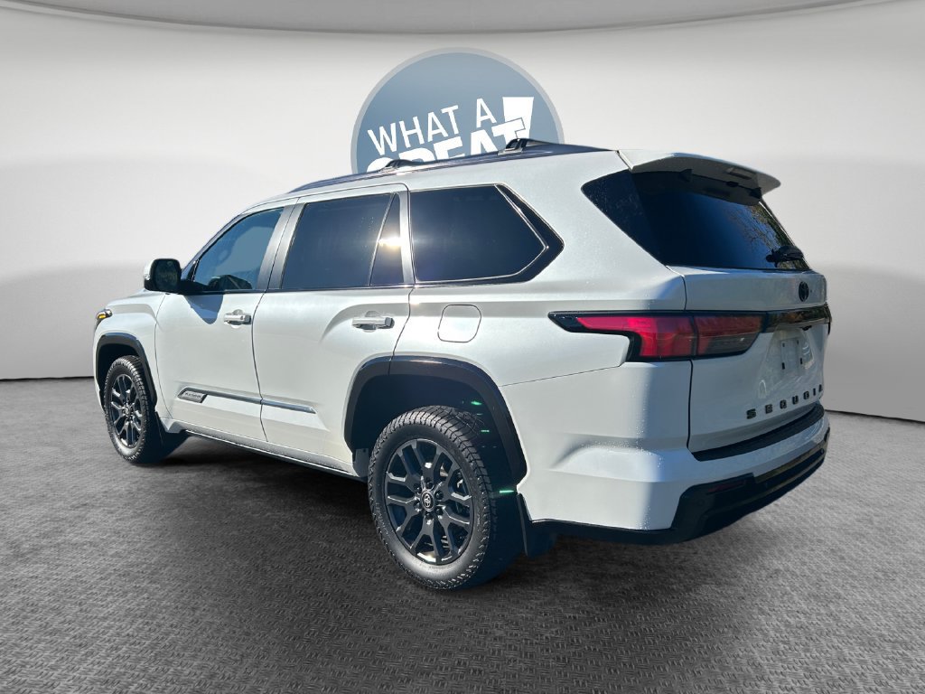 Used 2025 Toyota Sequoia Platinum AWD/4WD image 6