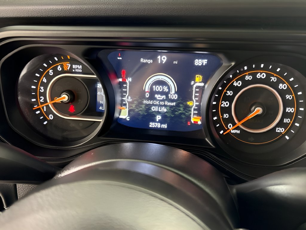 Used 2025 Jeep Gladiator Mojave w/ Safety Group AWD/4WD image 34