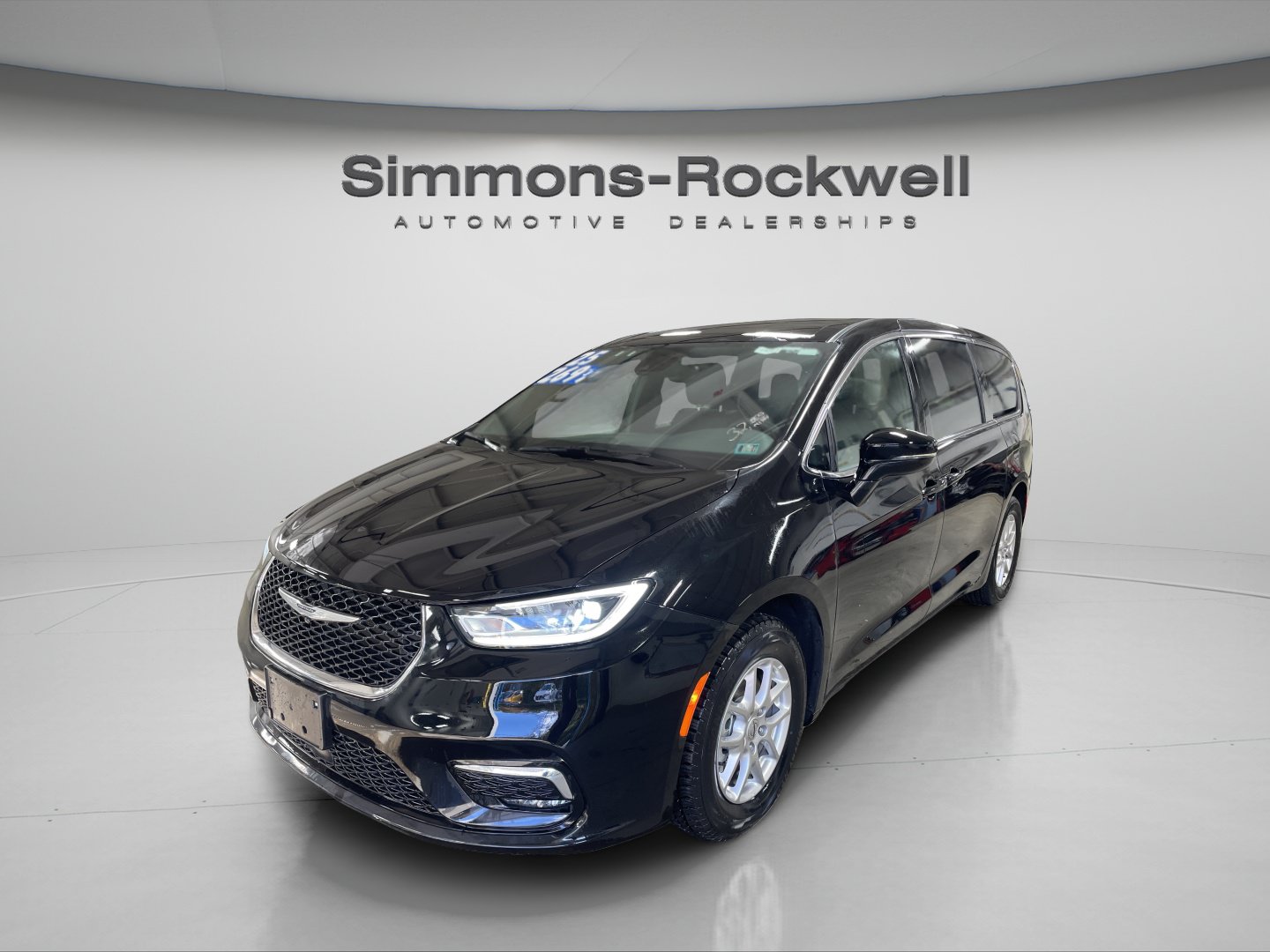 Used 2025 Chrysler Pacifica Select FWD image 1