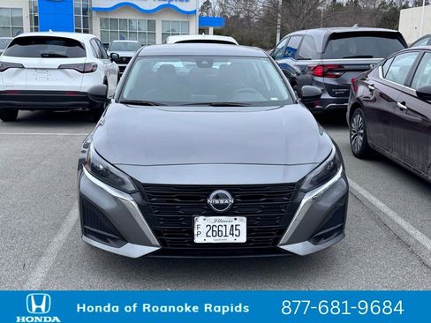 Used 2024 Nissan Altima 2.5 SV image 2