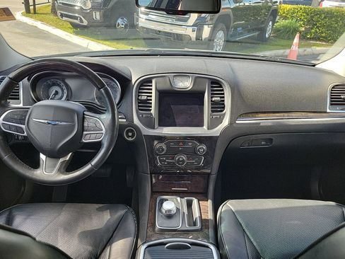 Used 2019 Chrysler 300 Limited image 18