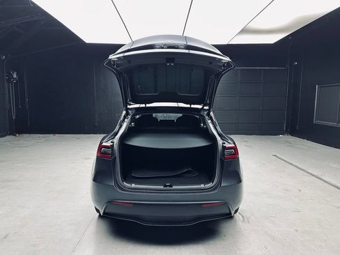 Used 2023 Tesla Model Y Long Range AWD/4WD image 40