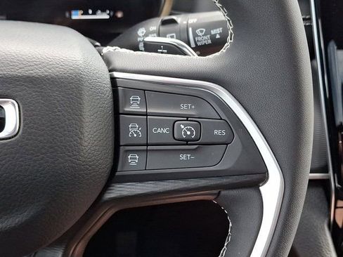 Certified 2025 Jeep Grand Cherokee L Laredo AWD/4WD image 28