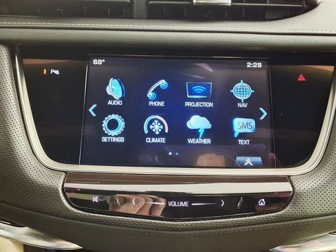 Used 2017 Cadillac XT5 Luxury w/ Driver Awareness Package image 18