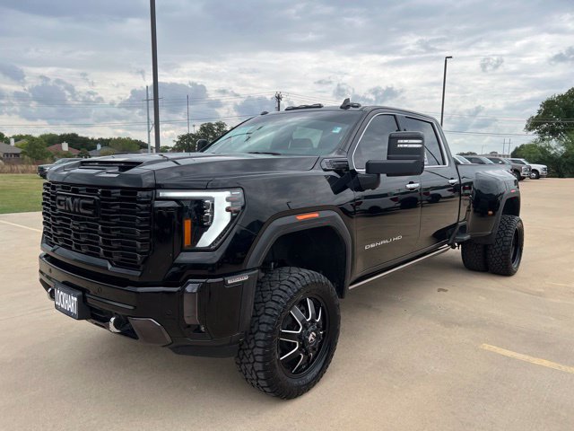 Used 2024 GMC Sierra 3500 Denali Ultimate AWD/4WD image 3