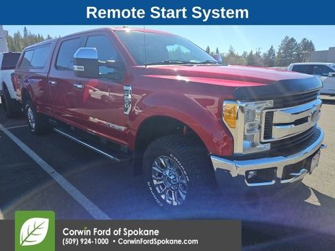 Used 2017 Ford F250 XLT w/ XLT Premium Package image 4