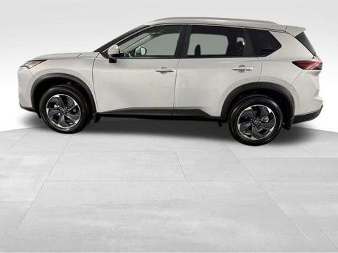 Used 2025 Nissan Rogue SV w/ SV Premium Package image 5