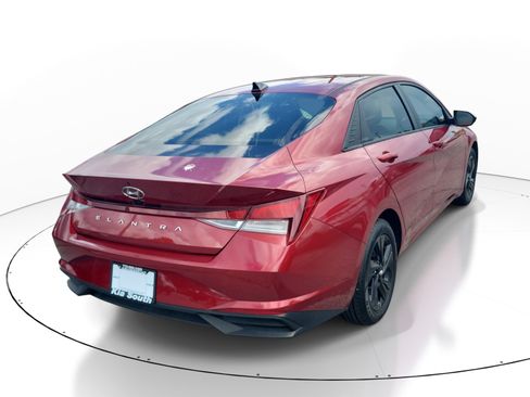 Used 2023 Hyundai Elantra SEL w/ Cargo Package FWD image 6