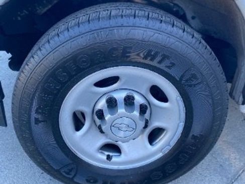 Used 2019 Chevrolet Express 2500 image 31