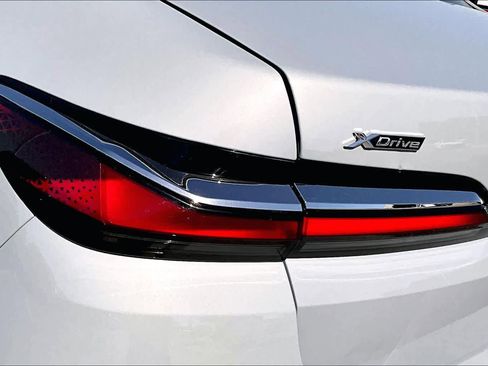 Used 2023 BMW 760i xDrive AWD/4WD image 29