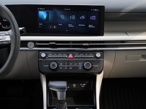 Used 2025 Hyundai Tucson SE image 24