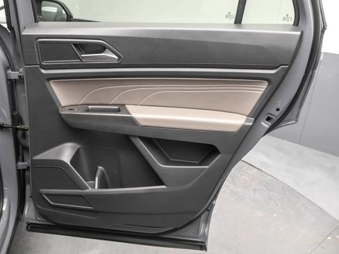 Used 2022 Volkswagen Atlas Cross Sport SEL R-Line image 31