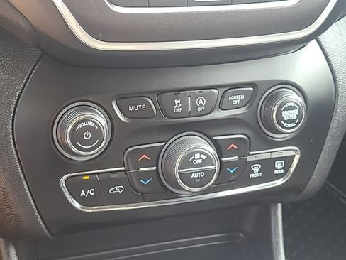 Used 2020 Jeep Cherokee Trailhawk w/ Cold Weather Group AWD/4WD image 20