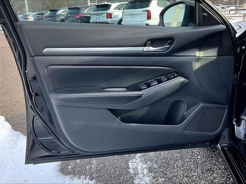 Certified 2023 Nissan Altima 2.5 SV image 9