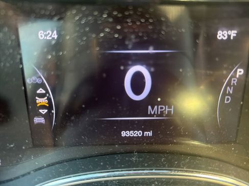 Used 2017 Jeep Grand Cherokee Limited image 18