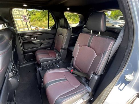 Used 2025 Honda Pilot Black Edition image 46