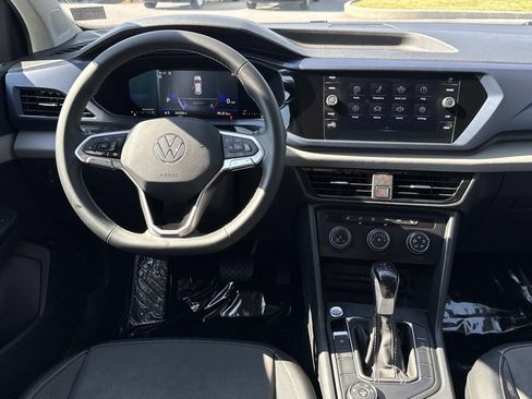 Used 2022 Volkswagen Taos SE AWD/4WD image 3