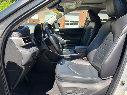 Used 2023 Toyota Highlander XLE w/ Protection Package #3 (TMS) AWD/4WD image 12