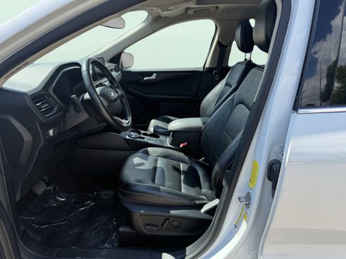 Used 2020 Ford Escape Titanium image 27