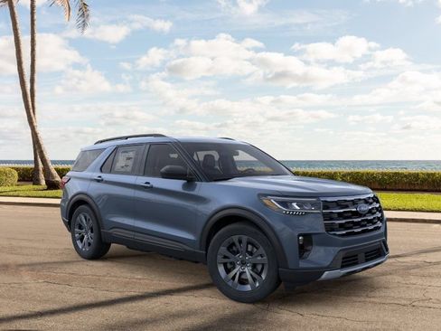 Used 2026 Ford Explorer Active w/ Active Comfort Package AWD/4WD image 7