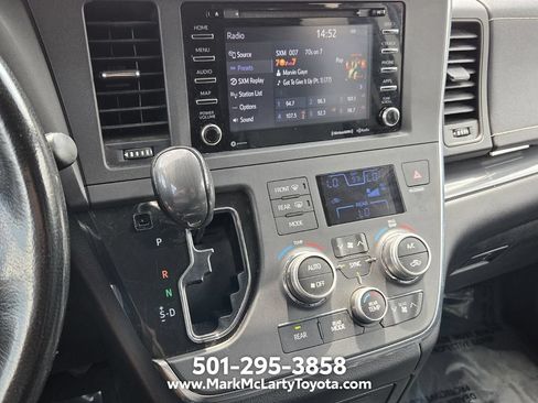 Used 2019 Toyota Sienna SE FWD image 15