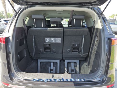 Used 2023 Kia Carnival LX FWD image 13