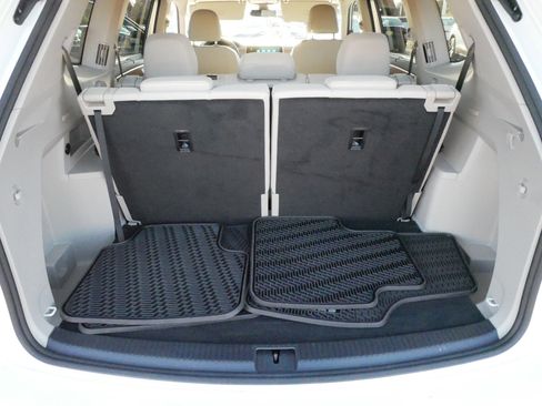 Certified 2025 Volkswagen Atlas SE w/ Black Wheel Package image 18