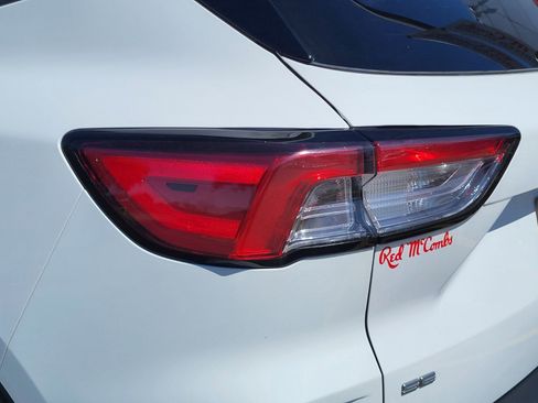 Certified 2022 Ford Escape SE w/ SE Sport Appearance Package image 10