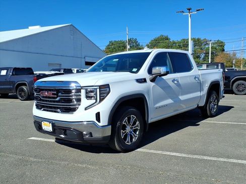 Certified 2022 GMC Sierra 1500 SLT w/ SLT Convenience Package image 3