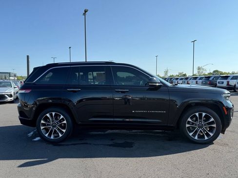 Used 2023 Jeep Grand Cherokee Overland AWD/4WD image 4