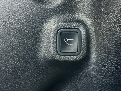 Used 2018 Jeep Compass Latitude w/ Popular Equipment Group image 29