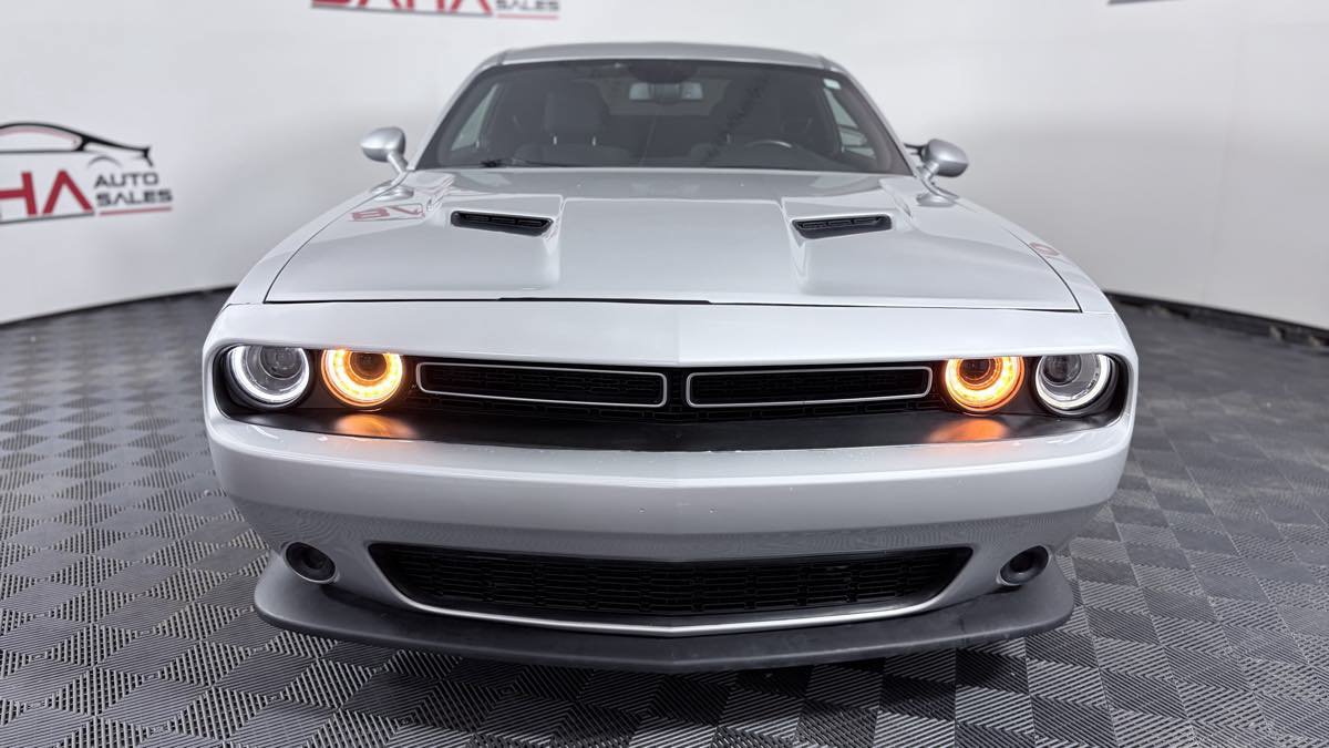 Used 2022 Dodge Challenger SXT RWD image 10
