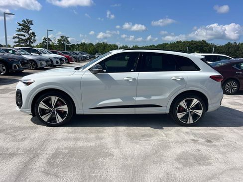 Certified 2025 Audi SQ5 Premium Plus AWD/4WD image 8