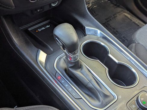 Used 2023 Chevrolet Traverse LT image 27