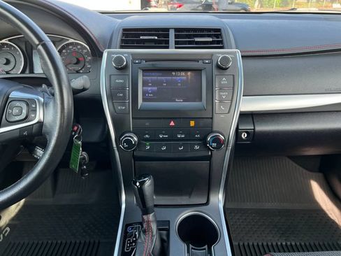 Used 2017 Toyota Camry SE FWD image 19
