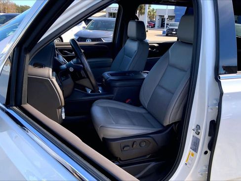 Used 2023 GMC Yukon XL SLT image 7
