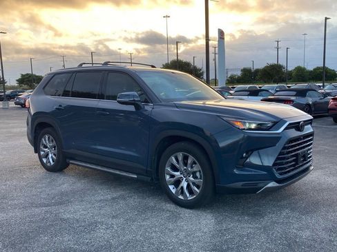 Certified 2025 Toyota Grand Highlander AWD image 3