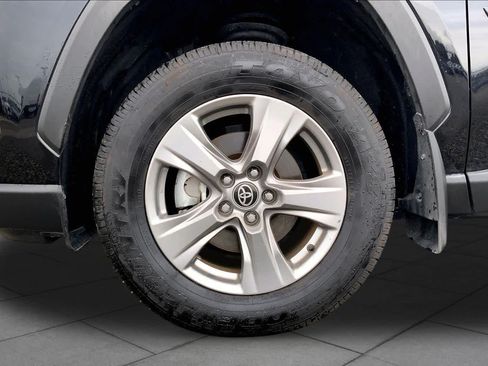 Used 2025 Toyota RAV4 XLE FWD image 11