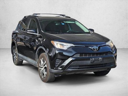 Used 2018 Toyota RAV4 LE image 3