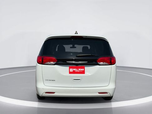 Used 2022 Chrysler Voyager LX FWD image 8