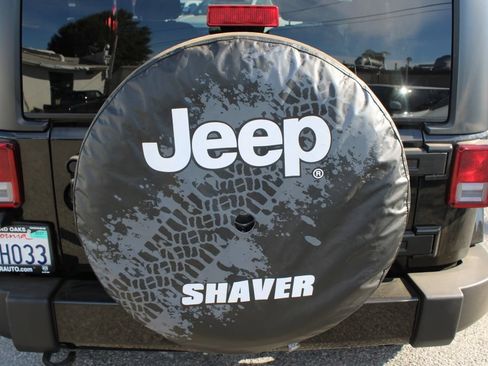 Used 2018 Jeep Wrangler Sahara w/ Connectivity Group AWD/4WD image 9