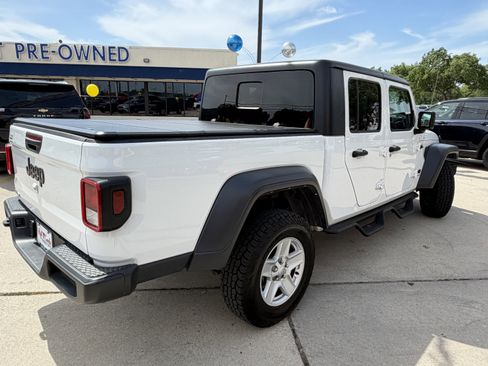 Used 2023 Jeep Gladiator Sport AWD/4WD image 6