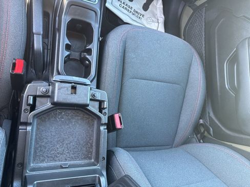 Used 2025 Jeep Wrangler Unlimited Rubicon AWD/4WD image 24