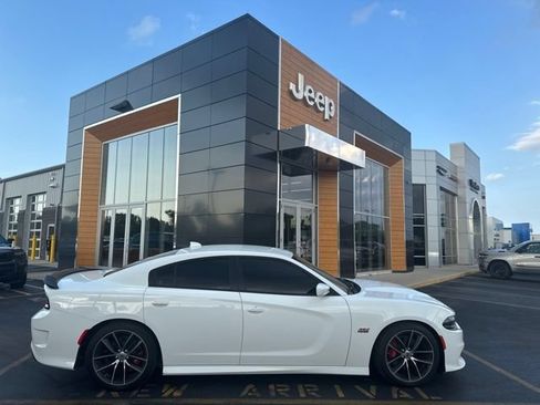 Used 2017 Dodge Charger R/T Scat Pack RWD image 1