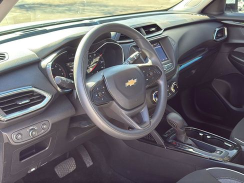 Used 2023 Chevrolet TrailBlazer LT image 16